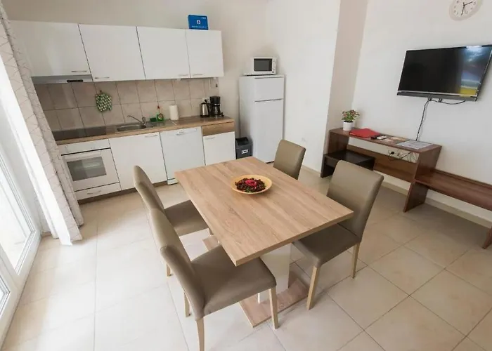 Ema Casa de hóspedes 3*